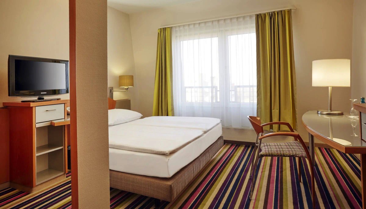 H+ Hotel
