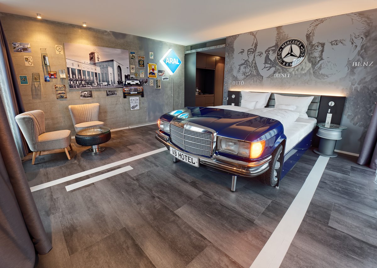 V8 Hotel